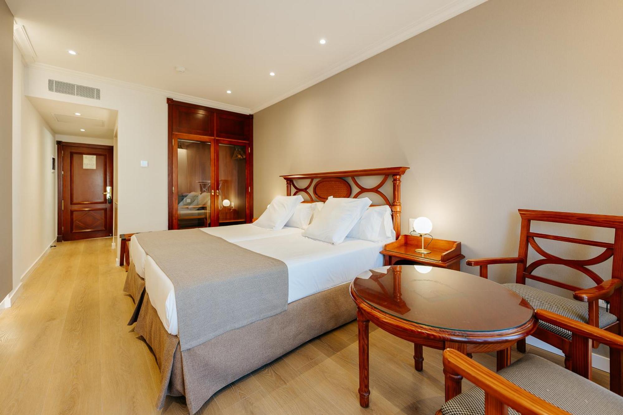 Hotel Reveron Plaza Los Cristianos  Exterior photo
